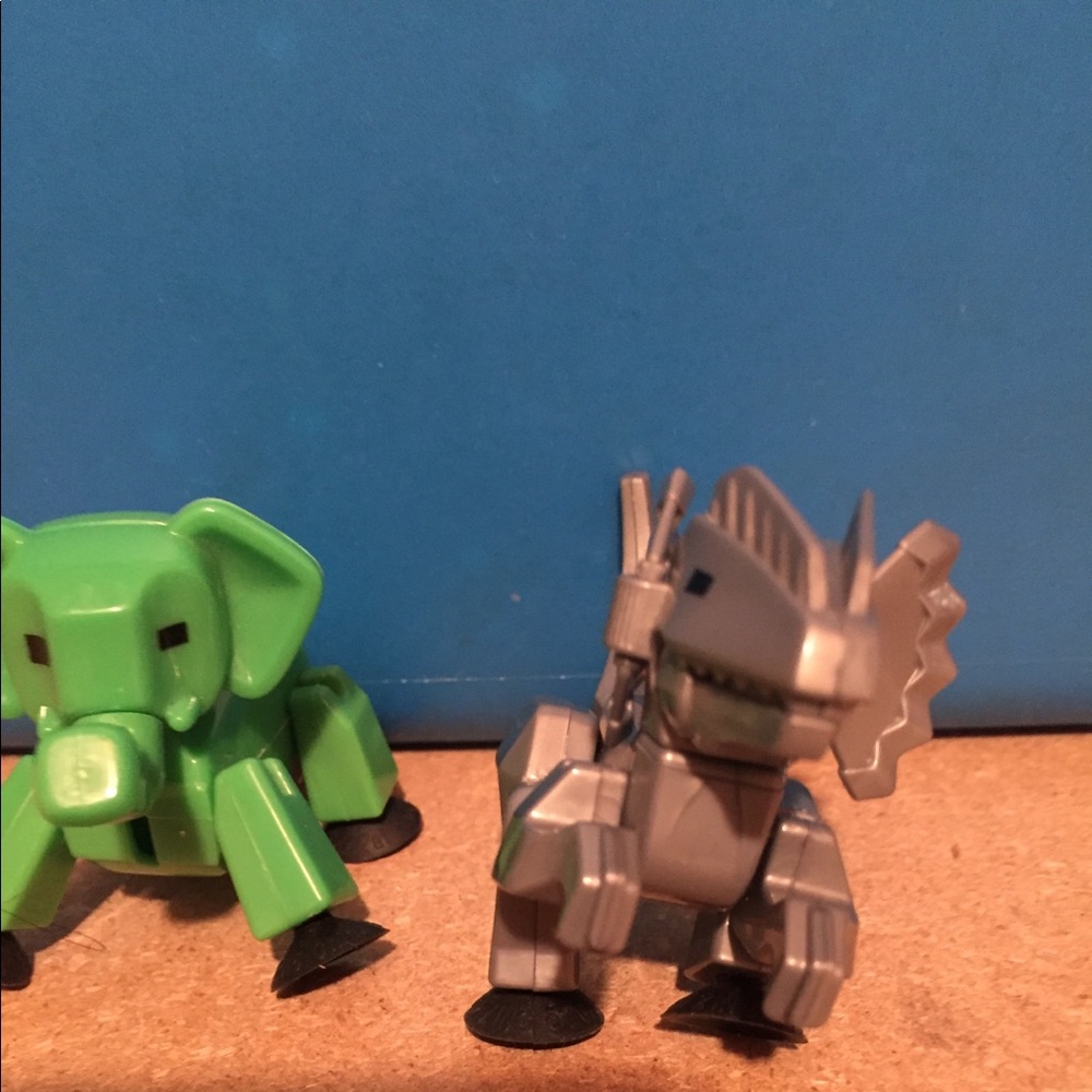 Elephant and dinosaur stikbot